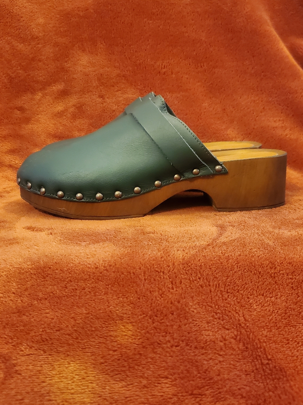 GREEN LEATHER STUDDED MULES/CLOGS